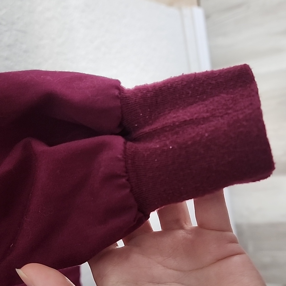 Red scrub jacket - Picture 4 of 9
